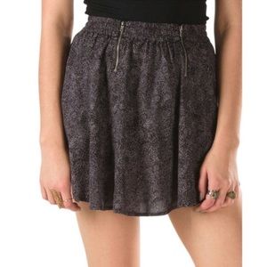 ⚡️5 for $35 SALE⚡️ Printed Vans Mini Skirt